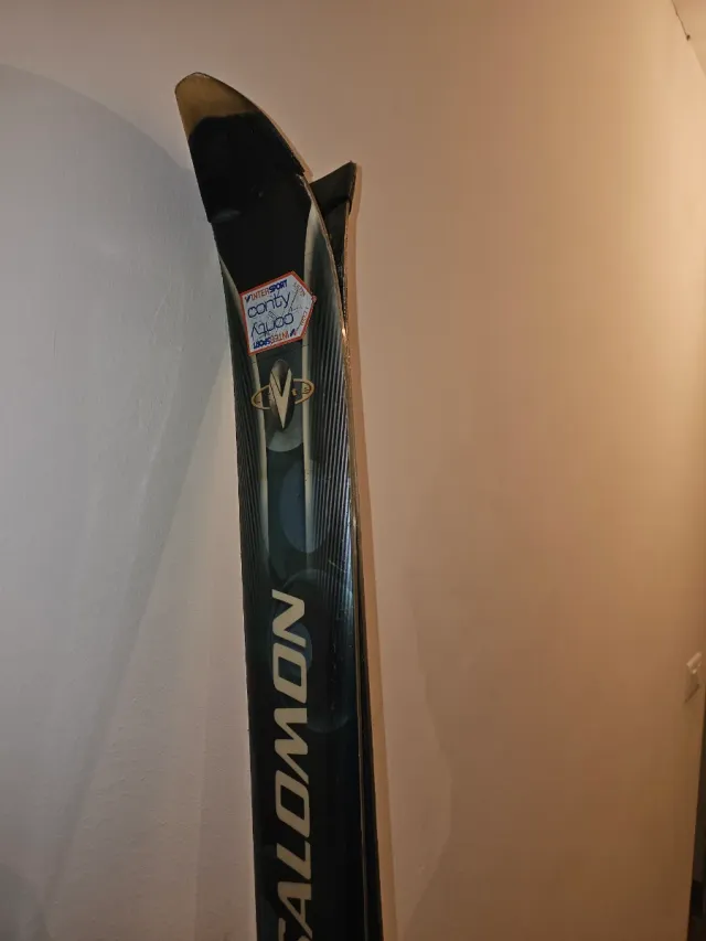 Esquís Salomon con fijaciones