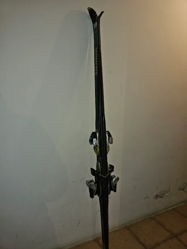 Esquís Salomon con fijaciones