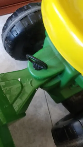 Tractor de juguete John Deere con remolque