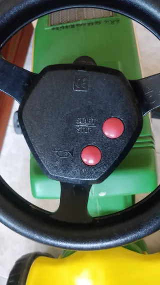 Tractor de juguete John Deere con remolque