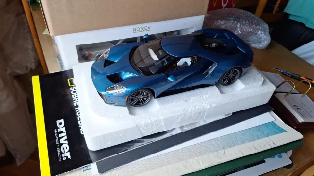 Ford GT Autoart 1:18