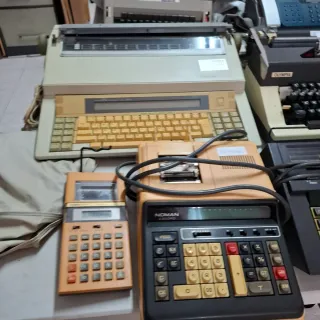 Lote máquinas de escribir y calculadoras