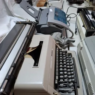 Lote máquinas de escribir y calculadoras