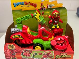 Superthings Scorpion Vehículo y Figura