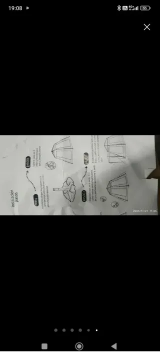 Tienda de campaña verde y naranja