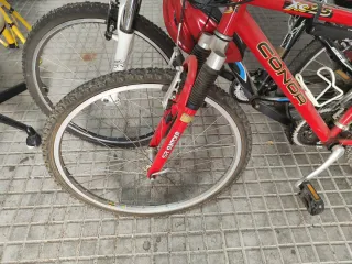 Bicicleta de montaña:  CONOR Roja  BH Azul y Negra