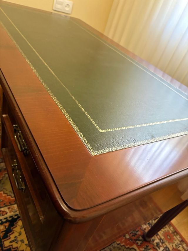 Escritorio y silla estilo inglés