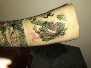 Corno cinese resina con base legno