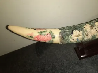 Corno cinese resina con base legno