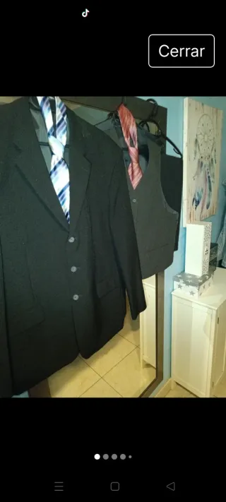 Americana, chaleco, pantalón y corbatas.