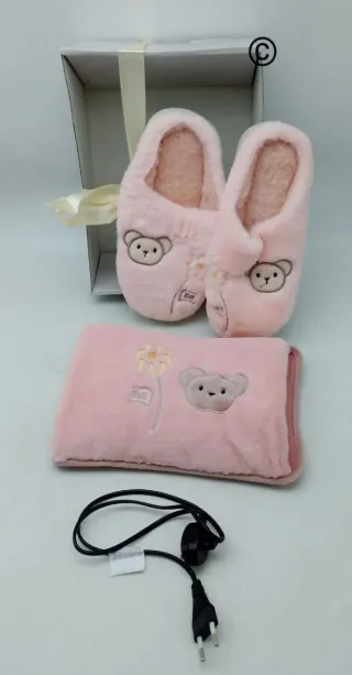 Set donna coperta e pantofole rosa