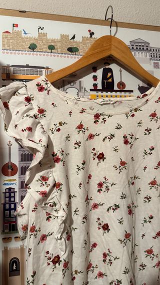 Camiseta floral sin mangas