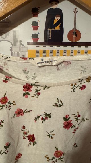 Camiseta floral sin mangas