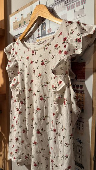 Camiseta floral sin mangas