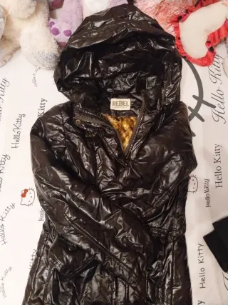 Abrigo negro brillante talla 14