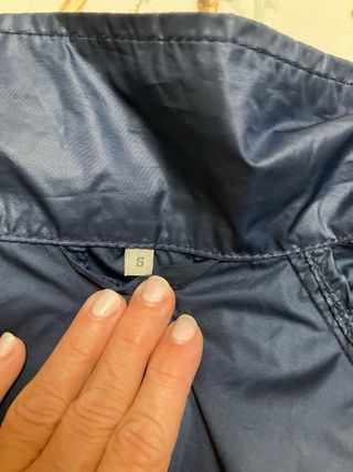 Giacca leggera blu con zip dorata