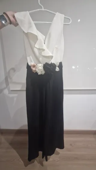 Mono elegante blanco y negro