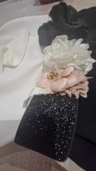 Mono elegante blanco y negro