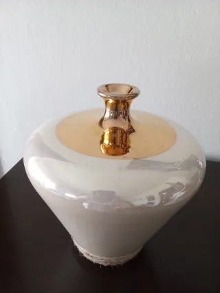 Juego de 2 jarrones decorativos beige y dorado