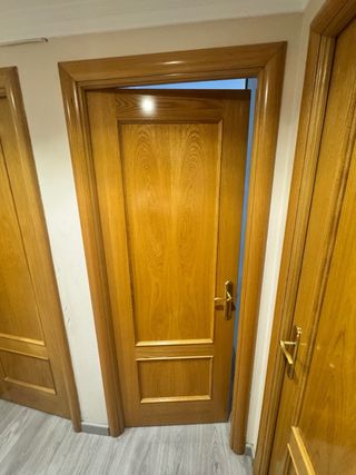 Puerta madera con cristal