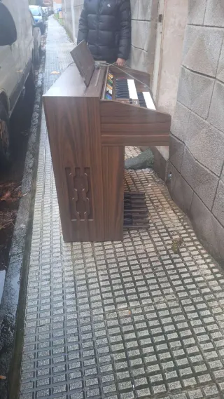 Órgano Kawai 220V 50Hz 125W