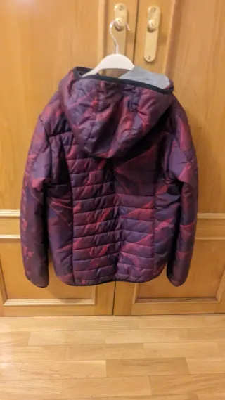 Cazadora acolchada estampada