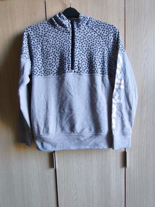 Sudadera Adidas con capucha gris
