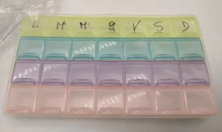 Lotto attrezzi cucina, mattarello, coperchio, ecc.