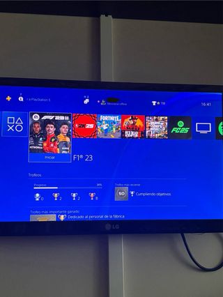 PS4 (PlayStation 4) con 2 mandos y 3 juegos