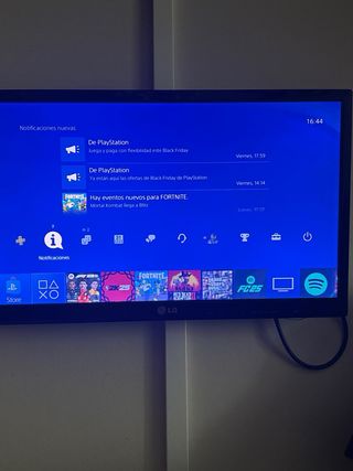 PS4 (PlayStation 4) con 2 mandos y 3 juegos