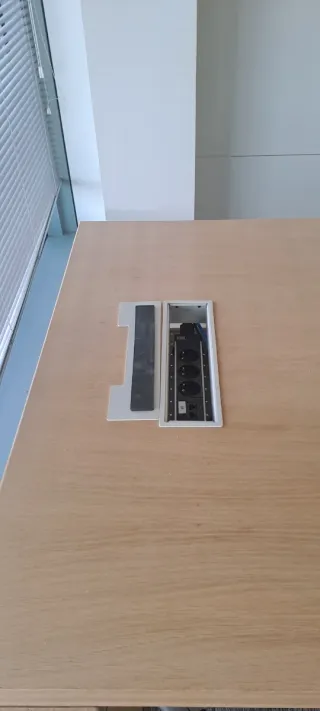 Mesa de oficina de madera