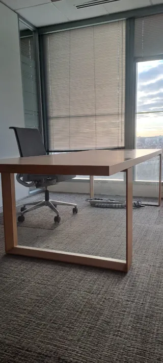 Mesa de oficina de madera