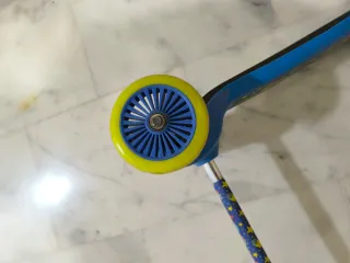 Patín 3 ruedas infantil azul