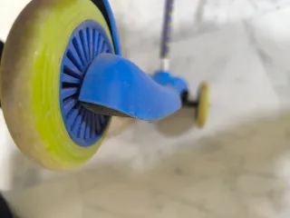 Patín 3 ruedas infantil azul