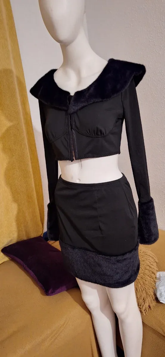 Conjunto negro con cuello de pelo