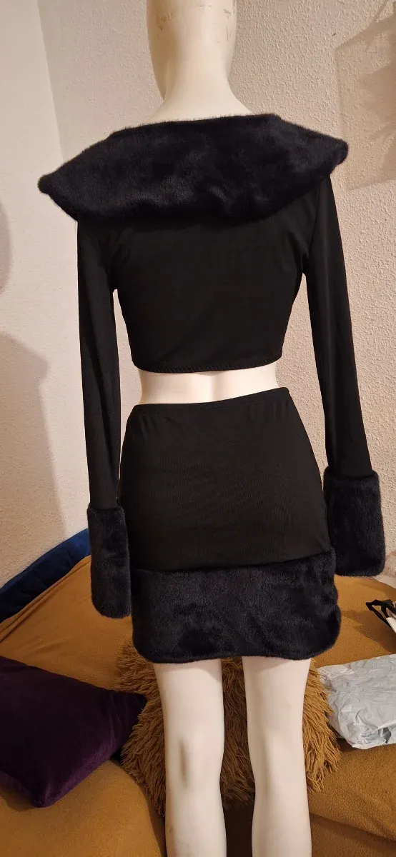 Conjunto negro con cuello de pelo