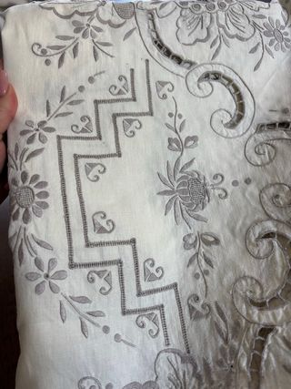 Toalha de mesa bordado da Madeira e 12 guardanapos