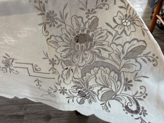 Toalha de mesa bordado da Madeira e 12 guardanapos