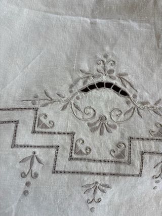 Toalha de mesa bordado da Madeira e 12 guardanapos