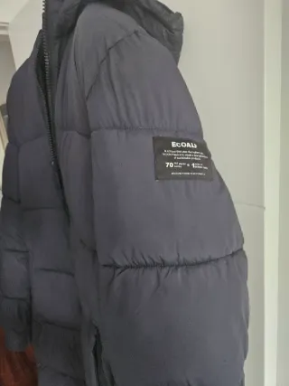 Abrigo y zapatillas ecoalf