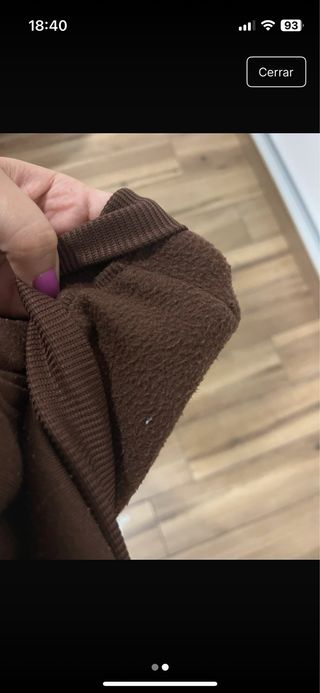 Sudadera marrón con estampado