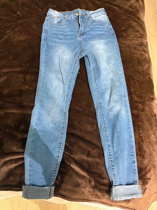 Pantalón vaquero pitillo azul