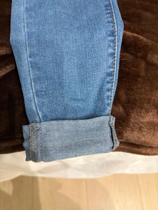 Pantalón vaquero pitillo azul