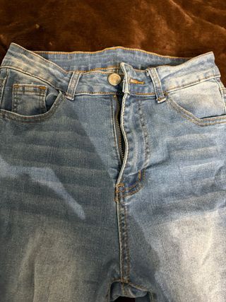 Pantalón vaquero pitillo azul