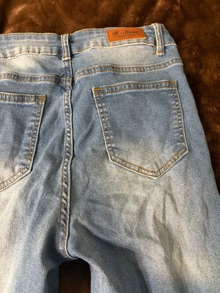 Pantalón vaquero pitillo azul