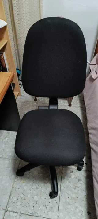 Silla de oficina negra