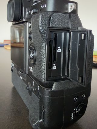 Fujifilm X-T3 + XF18-55mm + Grip + 4 Baterías