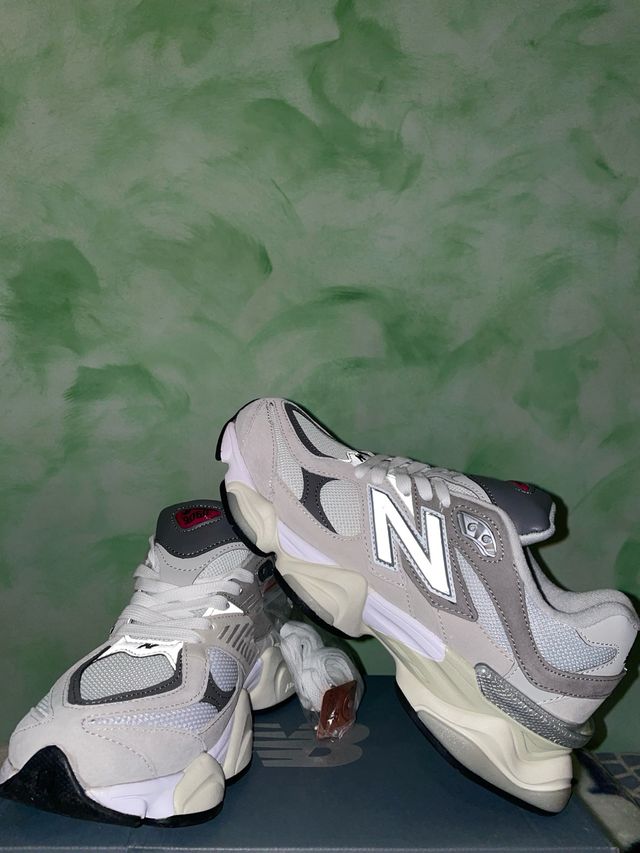 New Balance 9060 Talla 41.5 Gris/Crema