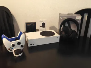 Xbox Series S + Lote Accesorios + 9 juegos