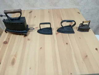 CincoPlanchas antiguas de hierro fundido.